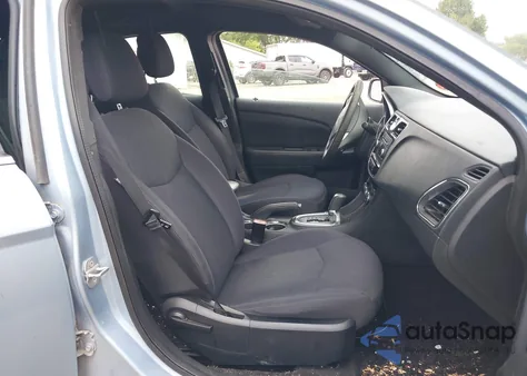 2013 Chrysler 200 Touring z USA, uszkodzony, nr VIN 1C3CCBBB5DN651510